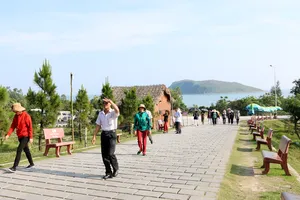 đường vào lăng mộ Đại tướng ​