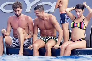 Bạn gái Ronaldo gặp khó chuyện gia đình