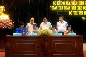 Ủy ban MTTQ Việt Nam quận Tân Phú và các tổ chức thành viên của quận ký kết chương trình phối hợp