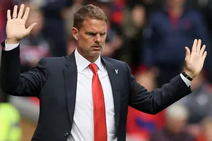 Frank de Boer cần có thời gian