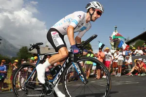 Vuelta a Espana 2017: Adam Yates vẫn mơ Áo đỏ