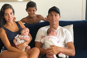 Tấm hình gia đình gây “sốt" của Ronaldo