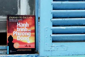 Hành trình về phương Đông là cuốn sách chứa đựng nhiều trải nghiệm, hiểu biết sâu sắc về các khoa học cổ xưa và bí truyền của văn hóa phương Đông