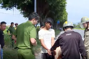 VIDEO: Bắt đối tượng ngáo đá dùng dao khống chế phụ nữ mang thai 