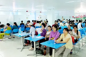 Thầy thuốc “chạy quanh” người bệnh