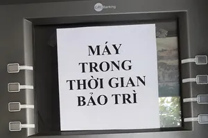 Chật vật đi rút tiền ATM