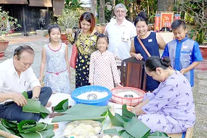 Tết nặng tình quê hương