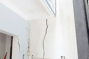 Khắc phục việc thi công làm hư đường và nhà dân