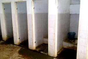 Nhà vệ sinh bệnh viện - nỗi ám ảnh với người bệnh