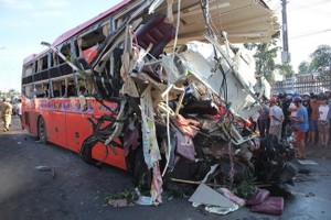 嘉萊省14號國道5月7日凌晨所發生嚴重交通事故的現場。（圖源：互聯網）