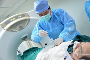 聖丹福廣州現代腫瘤醫院納米刀主任醫師白海山。