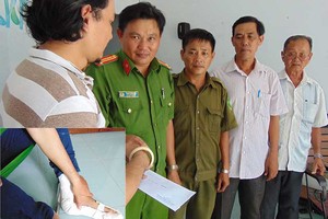 丁春平榮獲福門縣中正鄉公安派出所頒贈獎章。