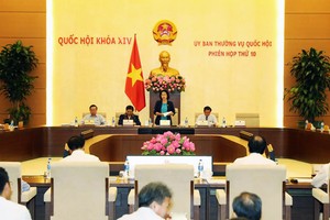 國會主席阮氏金銀昨(15)主持召開國會常務委員會第十次會議。（圖源：互聯網）