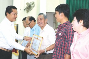 華人單位獲獎。（圖源：愛心））