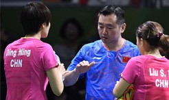 孔令輝指導球員技術。(圖源：新華網)