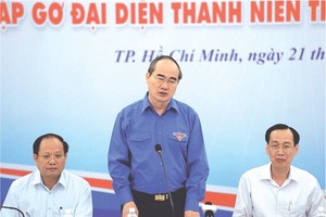 市委書記阮善仁向青年發表講話。