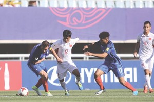 越南（白衣）對法國比賽一瞥。(圖源：互聯網)