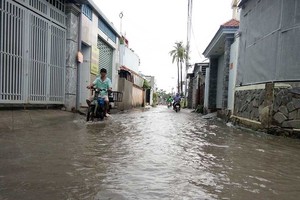 第十二郡盛春坊蘇玉雲街通往何輝甲 街的巷子經常受淹。