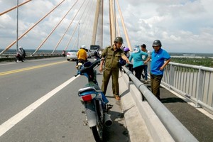 圖為阿名投河自盡現場位置。（圖源：何輝）
