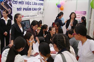 圖為某一化妝品公司舉辦的專場招聘會。（資料圖來源：互聯網）