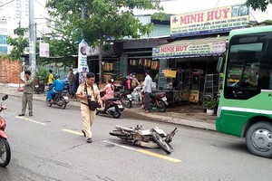 交警警務趕來現場調查事故起因。（圖源：H.Tâm）