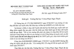 教育與培訓部副部長裴文嘉有關要求該校務必向全國招生簽署公文。（圖源：互聯網）