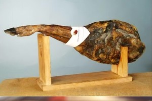 圖為世界上最貴火腿售價4600美元，做好一根要10年。（資料圖：互聯網）