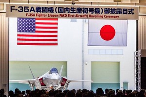 本月5日，日本國內製造的首架F35隱形戰鬥機首次對外展示。（圖源：互聯網）