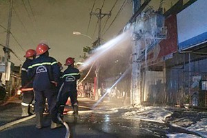 消防隊正處理第二郡某電纜起火事故。（圖源：市消防局）