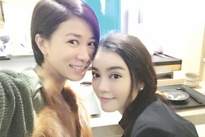 佘詩曼(左)曾多次為了好友李雅琪來越。