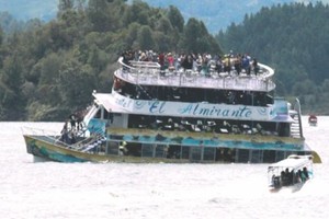 失事的觀光船懷疑因超載而沉沒。(圖源：互聯網）