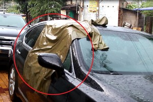 依失主舉報，該汽車被砸破玻璃窗竊取50億元。（圖源：互聯網）