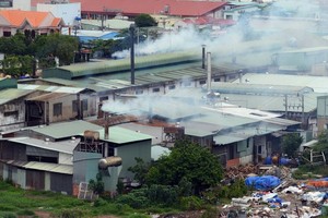 圖為第十二郡東興順坊尚有許多對環境造成污染的生產單位。（圖源：光定）