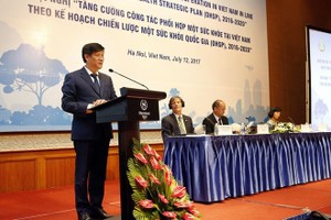 衛生部副部長阮青隆在會議上發表演講。（圖源：衛生部）