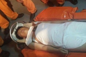 及時獲救的中國船員Cui Jisheng被送往慶和省芽莊市醫院接受治療。（圖源：阮鐘）