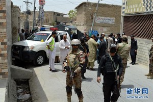 巴基斯坦士兵在襲擊現場警戒。(圖源：新華網)