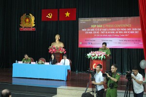 消防警察與救難救護局副局長杜明勇在媒體發佈會上發表講話。（圖源：互聯網）