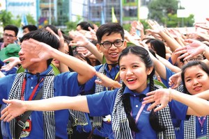 出發儀式上的志願者。(圖源：越通社)