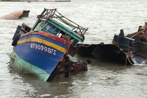 廣寧省羅港眾多漁船被擊沉。(圖源：VOV)