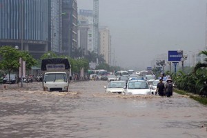 2號颱風帶來暴風雨致河內市多區浸水嚴重。（圖源：VOV）
