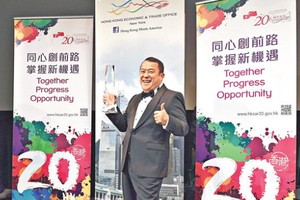 曾志偉在紐約林肯中心獲頒“香港之星終身成就獎”。(圖源：互聯網)