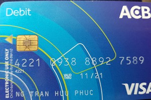 持Visa金融卡的N.T.H.P身在峴港，但他的手機連續收到短信通知於印尼Antasura Denpasar 9次提款共2萬2500盧比，約合越盾3850萬元。（圖源：受害者提供）