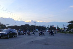 圖為范雄街 - 阮文靈街四岔路口傍晚時。（示意圖源：互聯網）