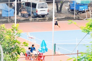 民眾可以申請在空地上建設操場的建築許可證。