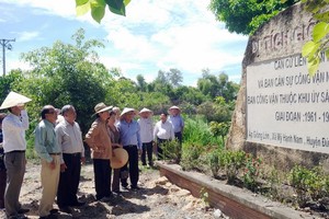 代表團參觀“榕日”革命根據地。（資料圖源：仁建）