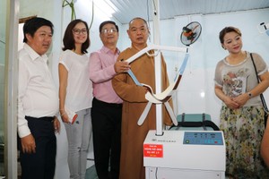 熱心人士關照第八郡貧困同胞