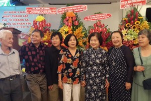 原國家副主席張美華（右三）動員會員響應活動。