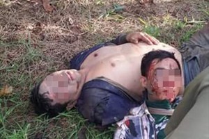 兩名偷狗嫌疑人被民眾毆打昏迷。（圖源：CTV）