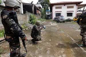 菲律賓警方30日搜查一名涉嫌販毒的市長之住所，與這名市長的保鏢爆發槍戰，市長夫婦及其他人在交火中死亡10。（資料圖源：互聯網）