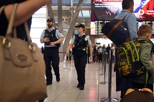 澳洲聯邦警察、新州警方和澳洲安全情報局聯合展開重大反恐行動，粉碎了一起預謀炸毀飛機的恐怖行動計劃。 ( 圖源：AFP)